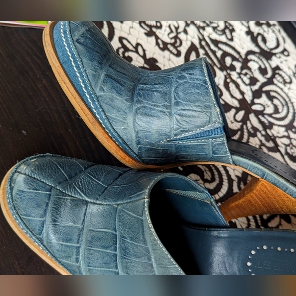 Nine West‎ Blue Crocodile Slip on Leather Sandal - Picture 4 of 11